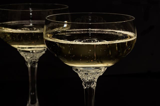 Investir dans le Champagne : Guide d'Achat Intemporel