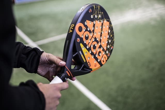 Guide d'achat chaussures padel budget : qualité et prix